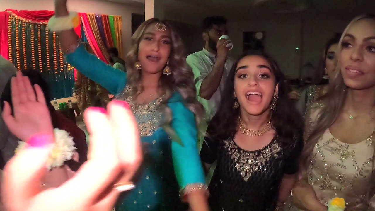 ABHI TOH PARTY SHURU HUI HAI I Mehndi Free Dance