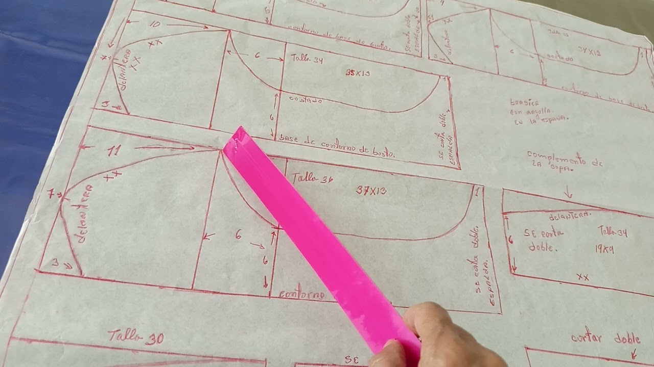 Brasier con broche en la parte delantera  , molderia fácil de hacer y confeccionar.