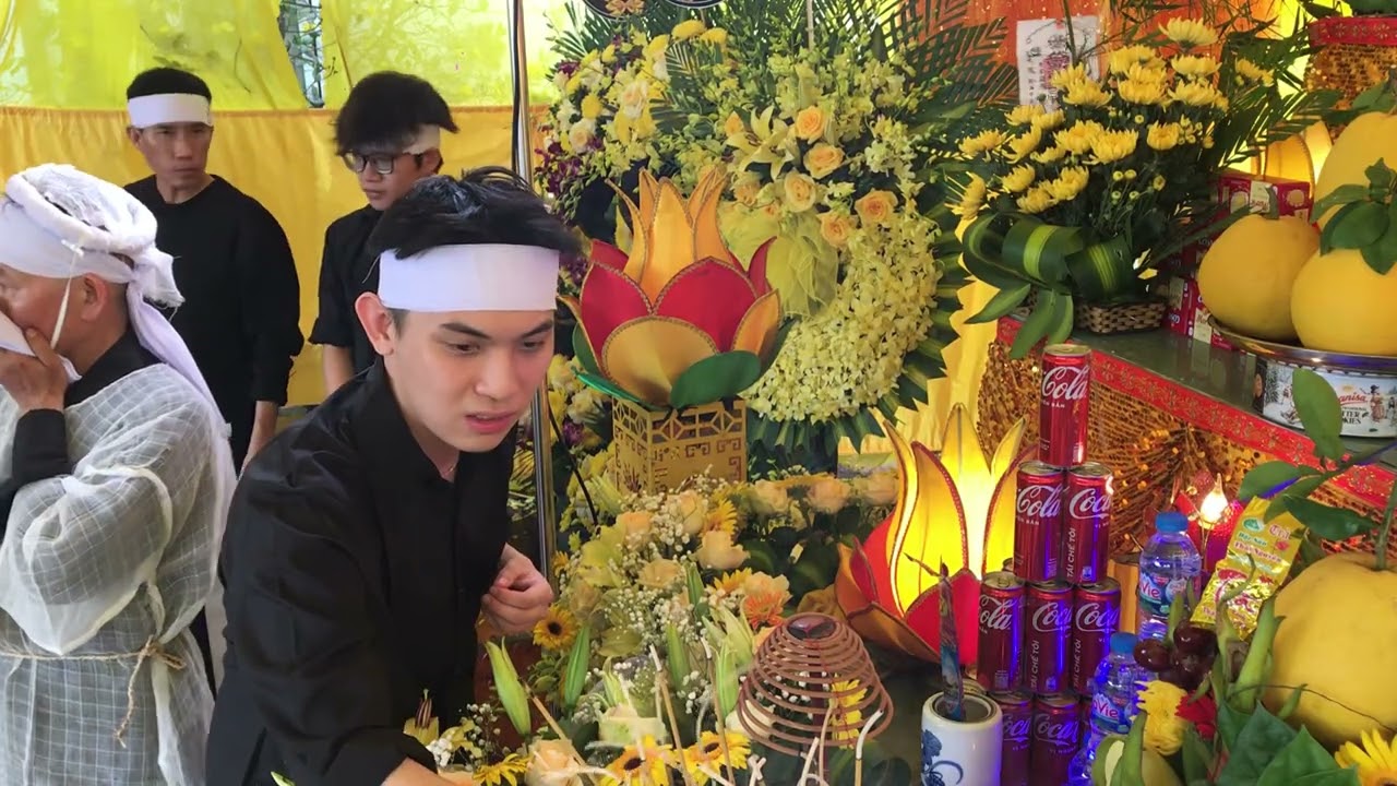 CON CHÁU THIẾT LẬP LINH SÀNG THỜ PHỤNG TRẢ NGHĨA CHO MẸ VÀ ĐỒNG LỄ KÍNH VIẾNG. P2