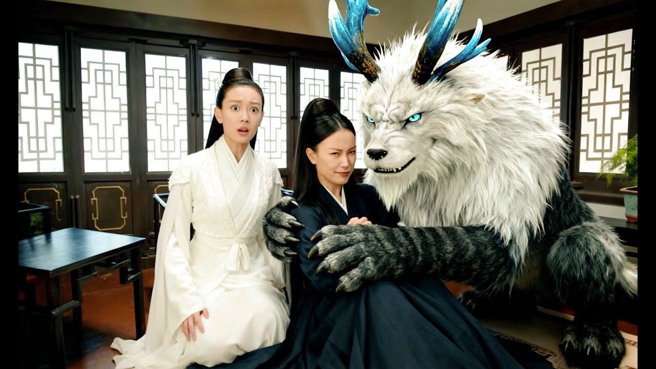 【Movie】 The girl is not dead! The villain hunts her but gets in trouble with a little pet?