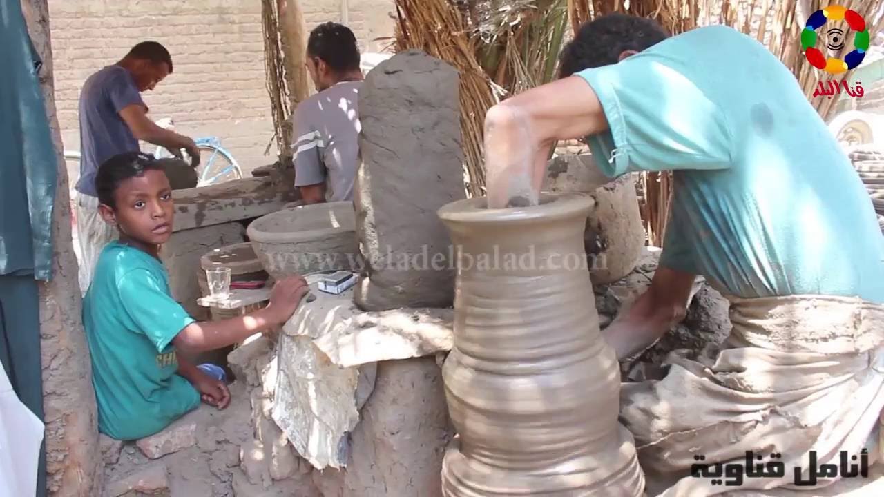 عم حربي.. ضرير برتبة صانع أواني فخارية