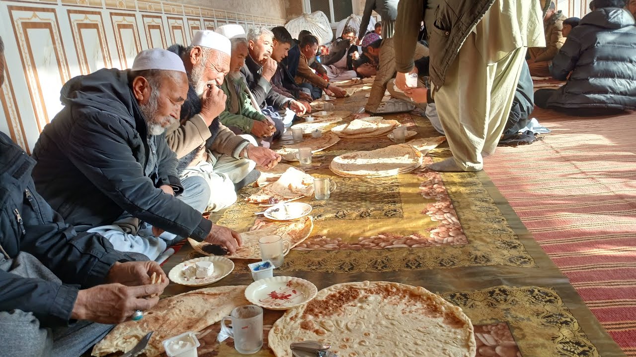 صبح روز جمعه مراسم ختم قرآن از طرف عوضعلی 