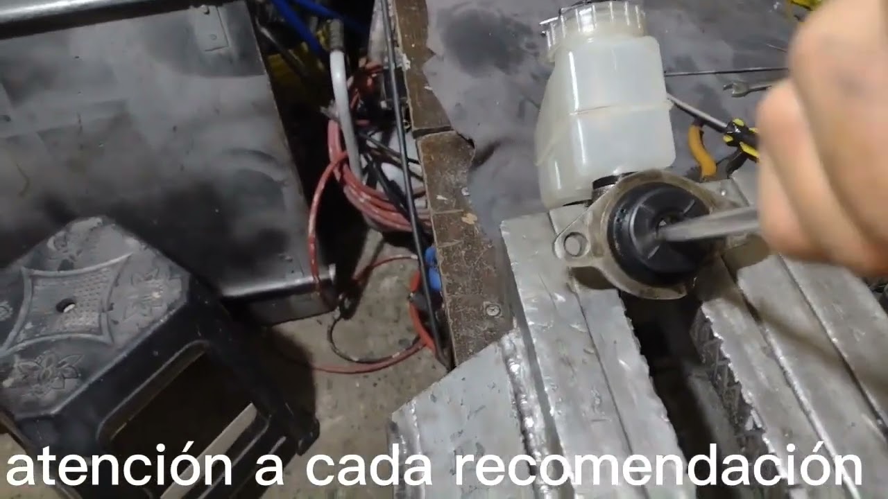 como armar y purgar una sola persona  el cilindro maestro o bomba de frenos PASO A PASO