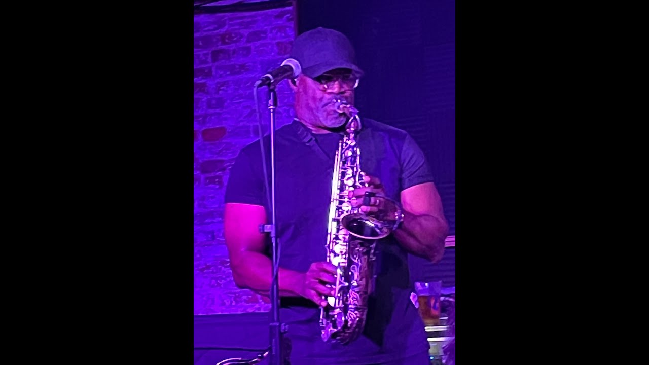 Everette Harp plays 