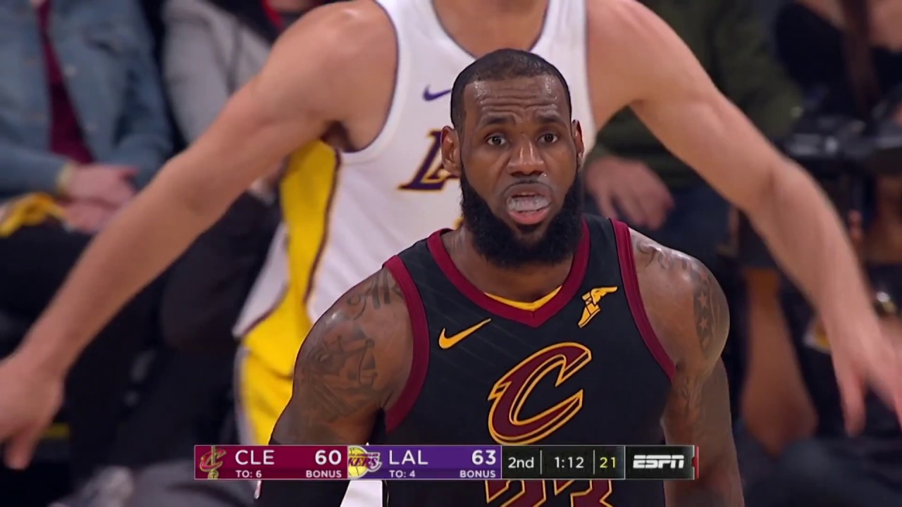 LeBron James fools The Entire Laker With No- Look Pass