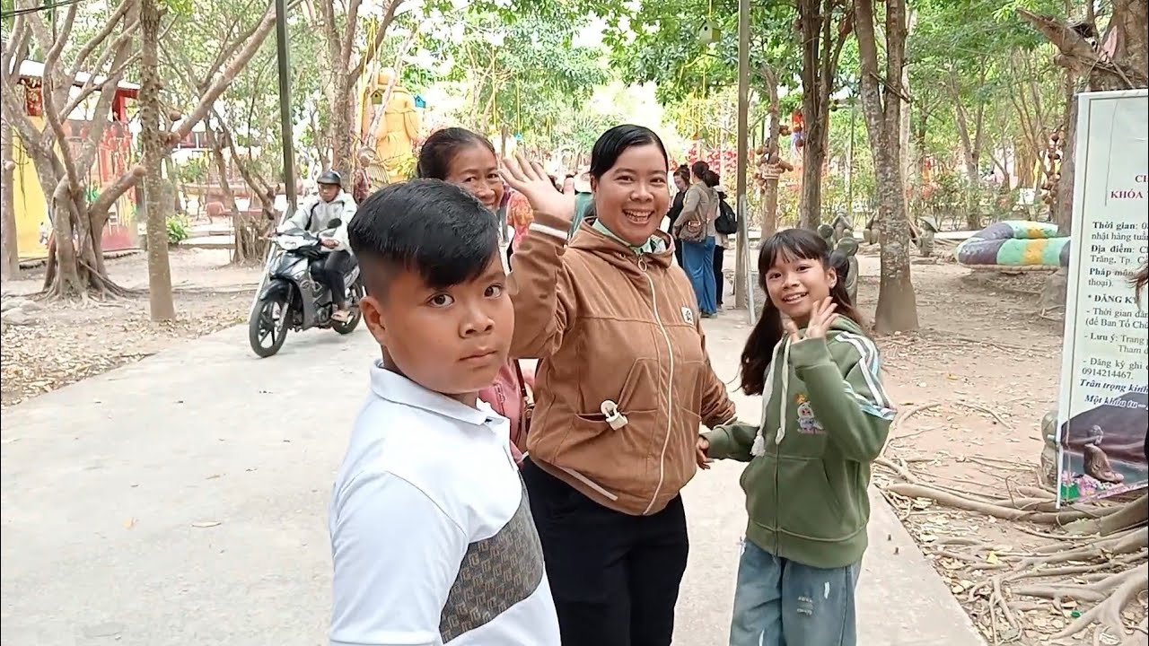 Mùn 6 đi chùa đốt nhang cầu Bình An xin lộc đầu xuân chùa quan âm linh ứng 