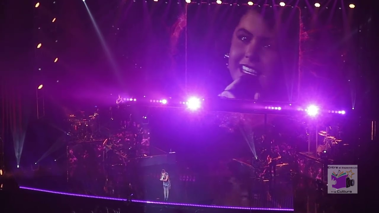 LUCERO ESPECTACULAR CANTA POPURRI DE EXITOS