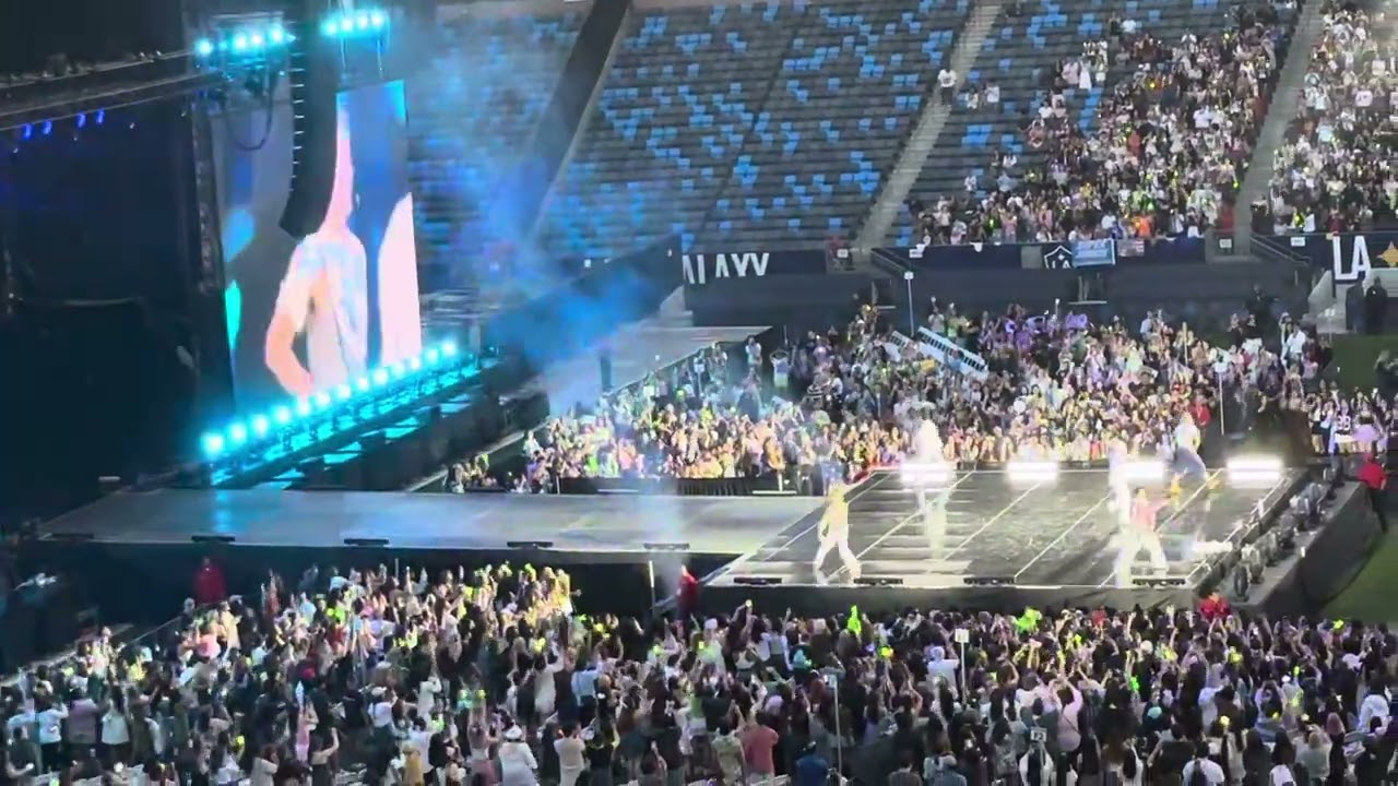 WayV - Love Talk at SMTOWN LA