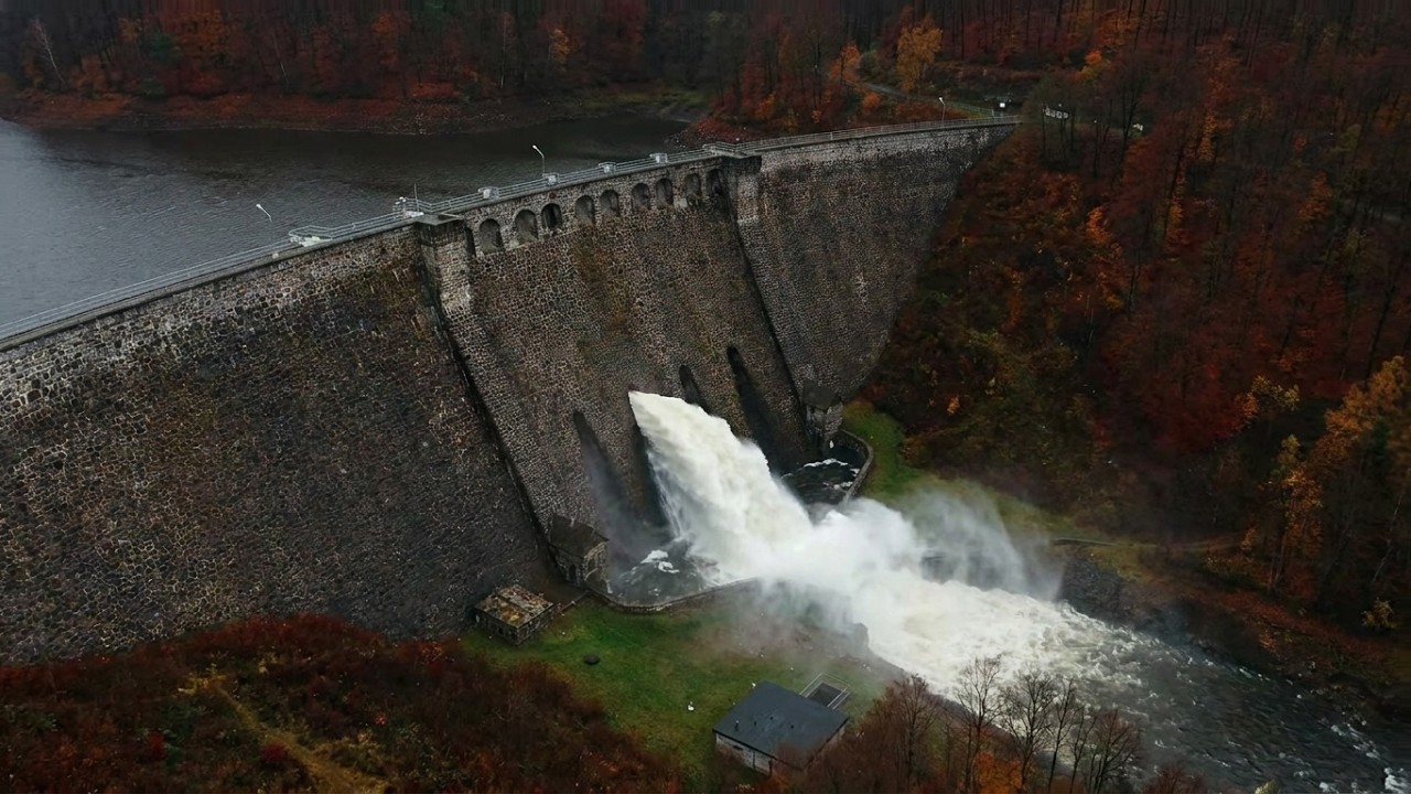 O krok od katastrofy - awaria zasuwy na tamie w Zagórzu Śląskim.  #drone