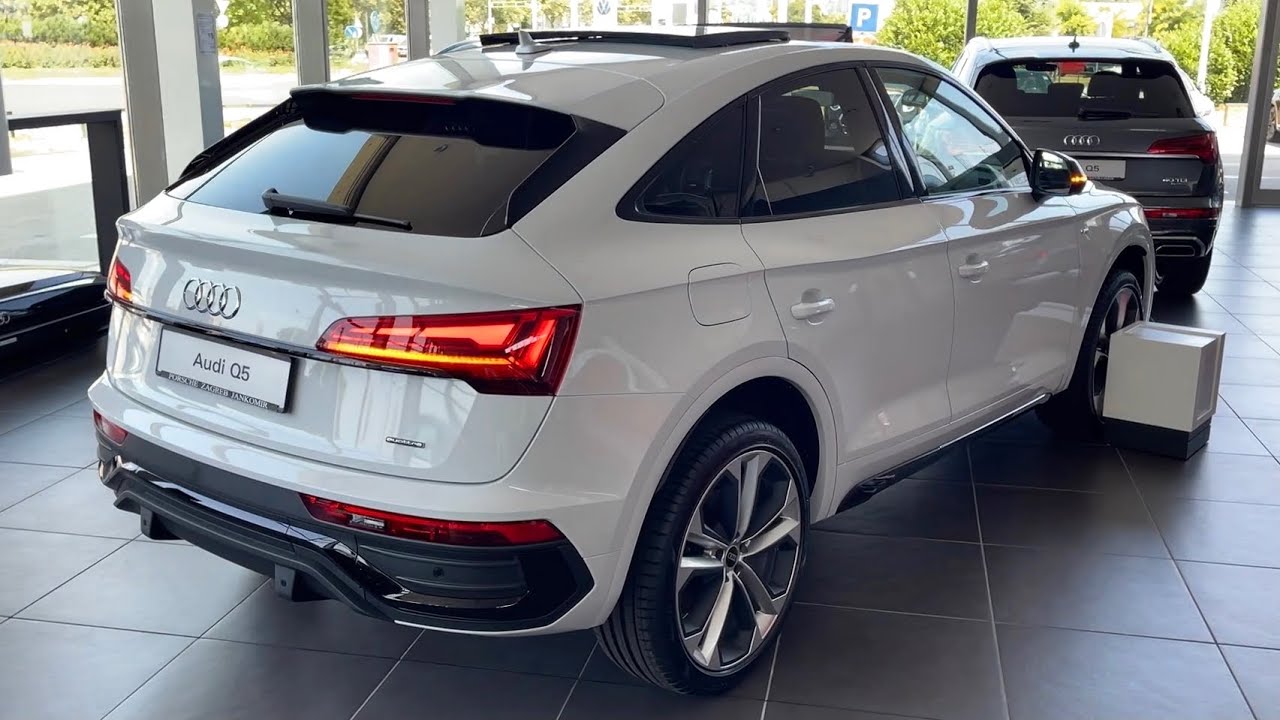 Новый AUDI Q5 Sportback 2022 - цифровой вид из кабины, AMBIENT фары и багажник