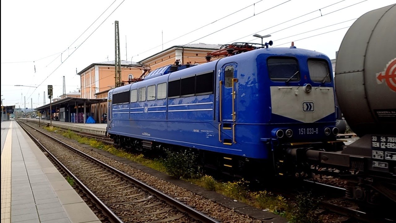 Zugverkehr in Schärding Taufkirchen und Passau Hauptbahnhof Zu Gast 151 033-8 der WRS