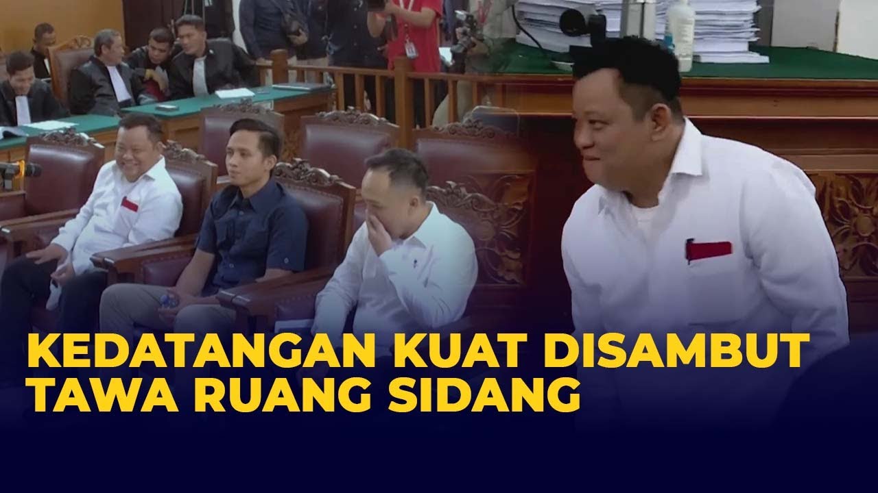 Kedatangan Kuat Maruf Disambut Tawa Hadirin Sidang, Dibalas Senyum Lebar