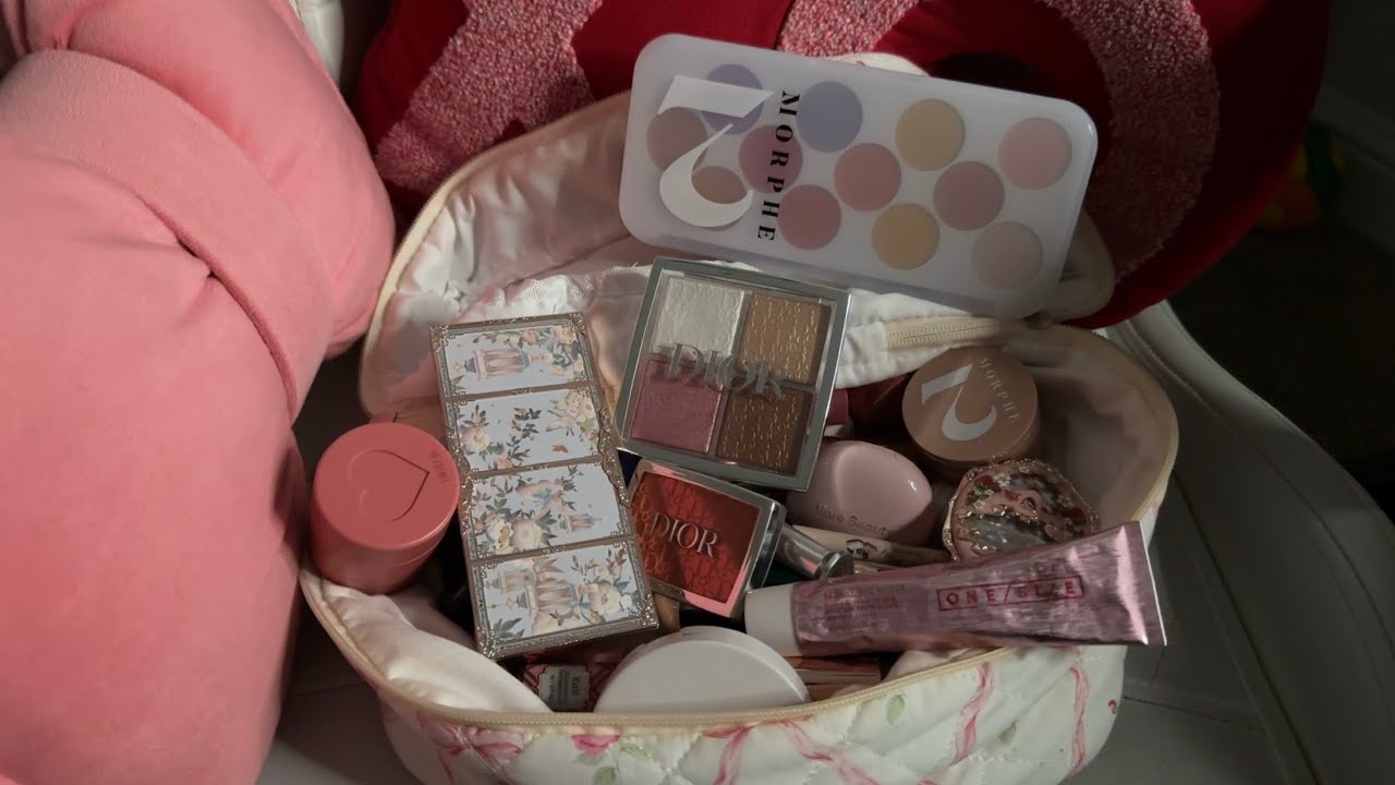ASMR| Makeup bag sounds- rummaging, gripping & tapping- No talking 