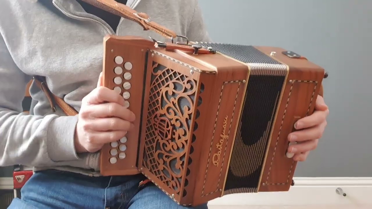 BC accordion lesson - Lilting Banshee (Irish Jig) left hand basses, ornaments
