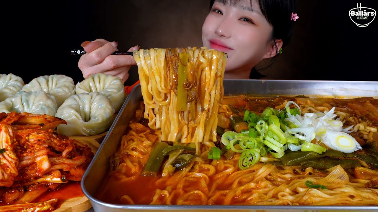 Mukbang:) Yukgaejang kalguksu, Dumplings, kimchi Mukbang ☆ Big Bites :: ASMR :: Eatingshow ☆