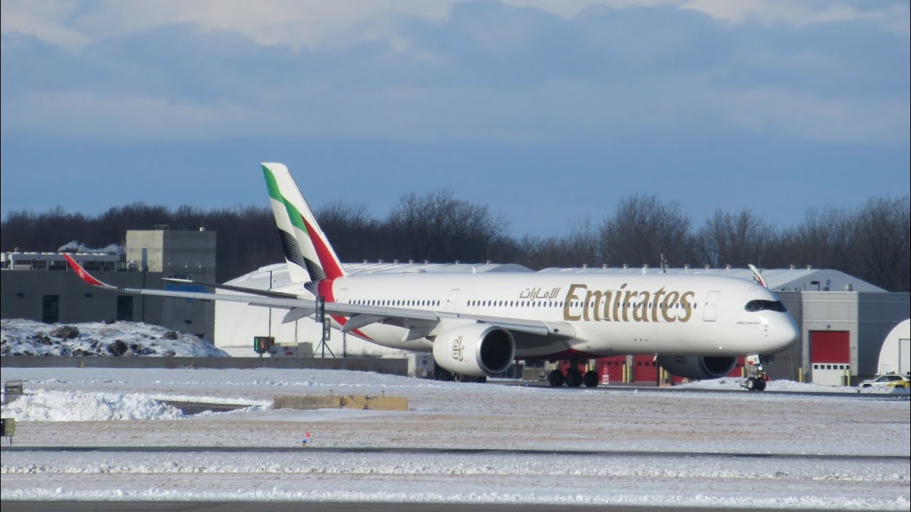 5 minutes and 3 seconde of pure planespotting at Montréal international Airport(YUL/CYUL)