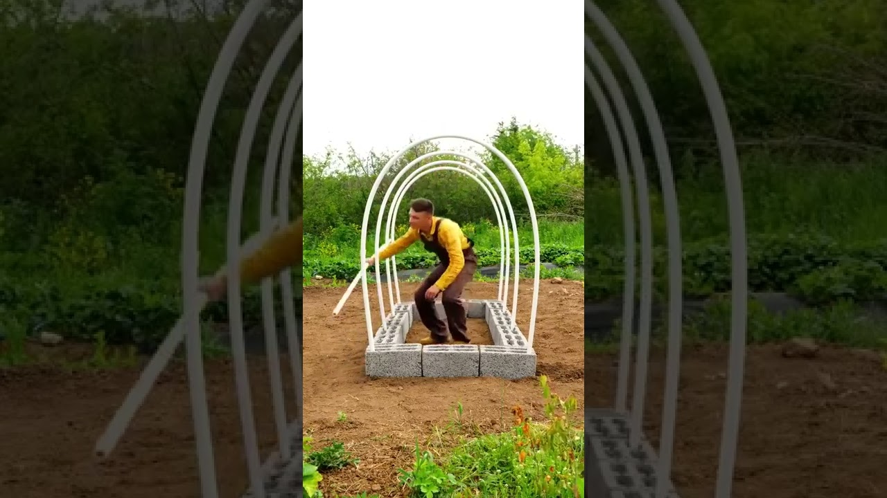 A DIY greenhouse base that is cheap and easy to build 😉 #diygreenhouse #greenhouse #plantlover