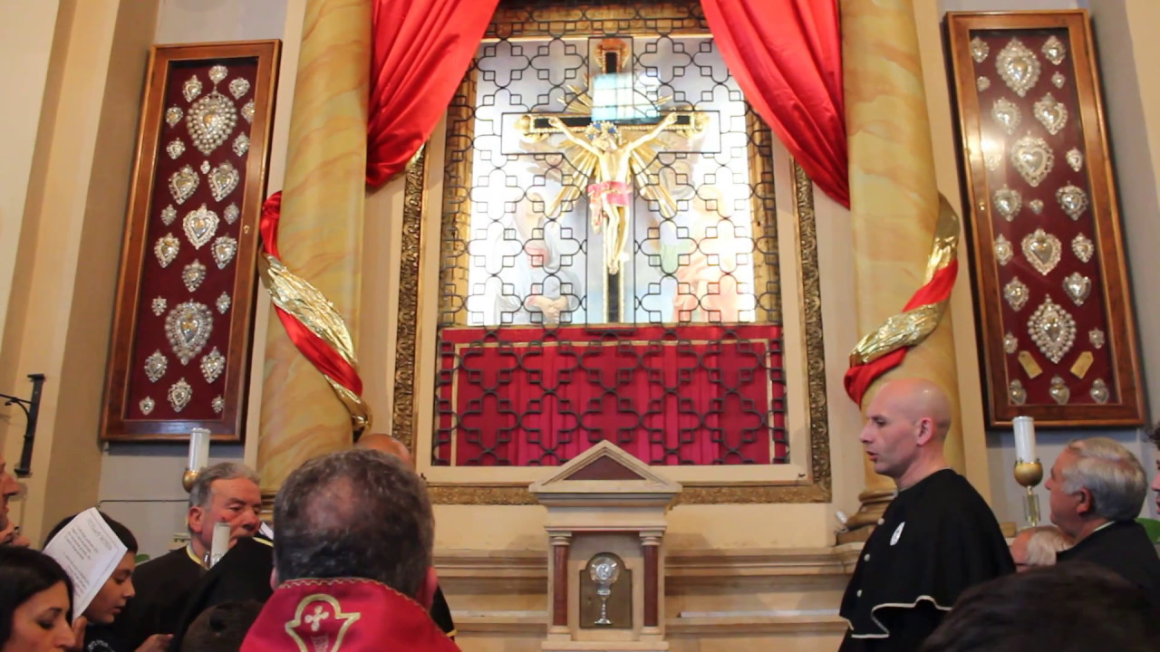 Apertura loggia altare del S.S. Crocifsso per l'esposizione solenne-Castiglione in Teverina (VT)