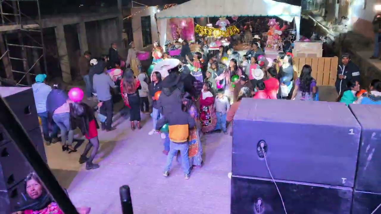 Los de capa ilusión purépecha tocando en sansidro 