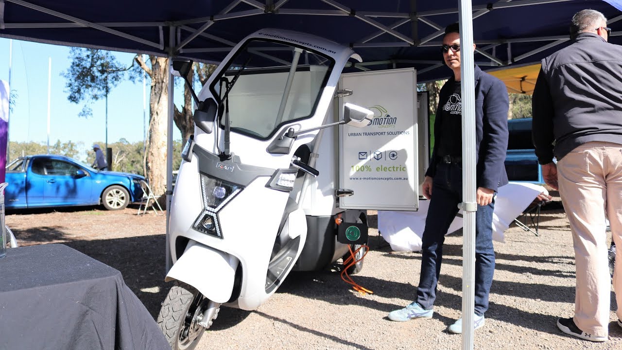 electric scooter for cargo delivery
