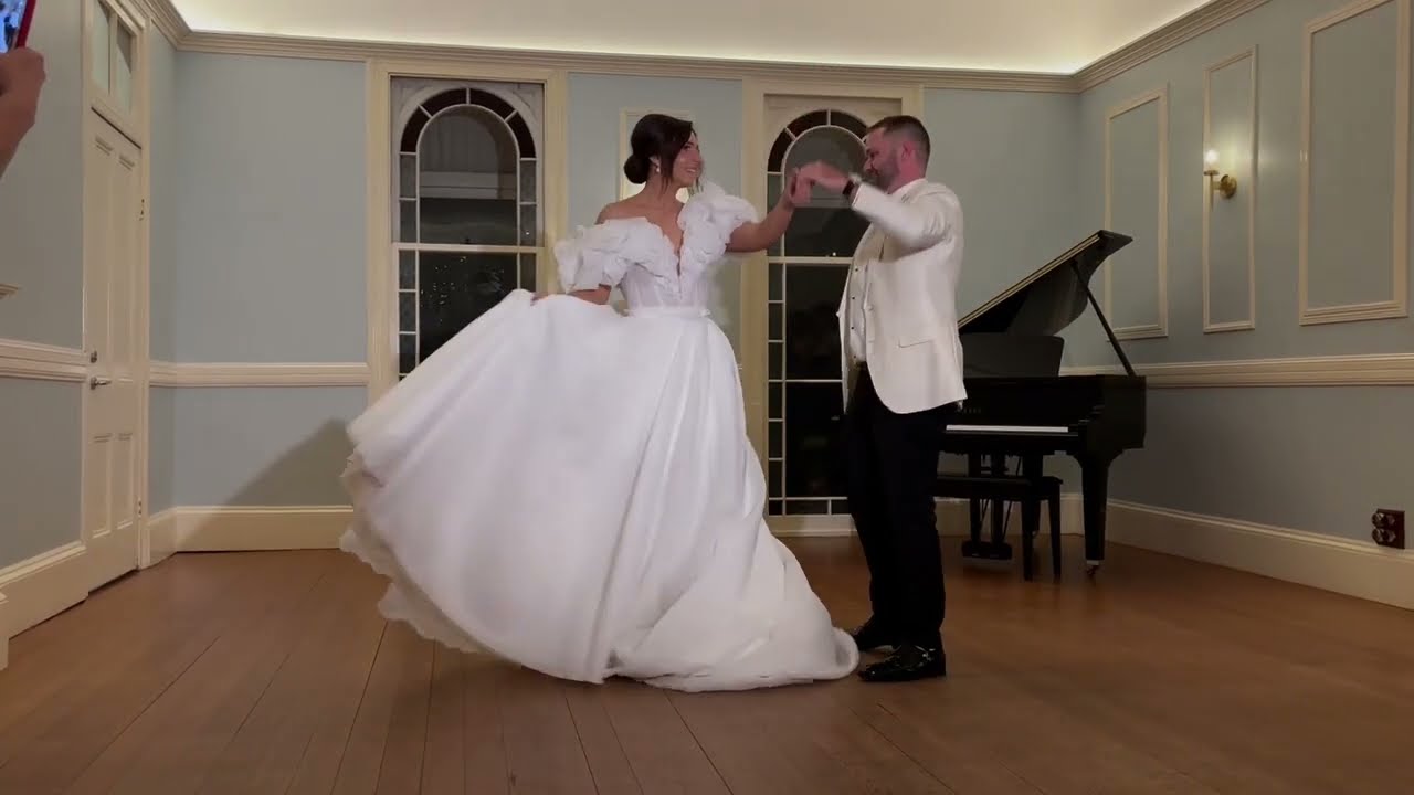 Sky full of stars First Dance Mashup! Kate & Jake wedding + Are you gonna be my girl Jet - 1, 2 Many