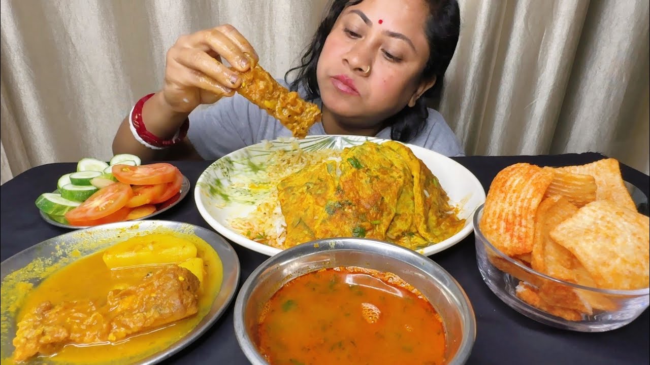 EATING SPICY 🔥 EGG 🥚 OMELETTE CURRY WITH RICE 🍚 BIG FISH CURRY, BENGALI MUKBANG...