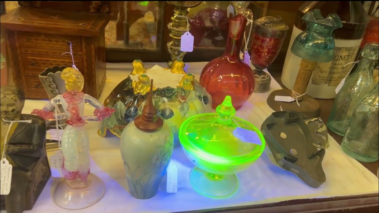 Hunting for Uranium Glass at the Slatington Antique Marketplace in Pennsylvania!