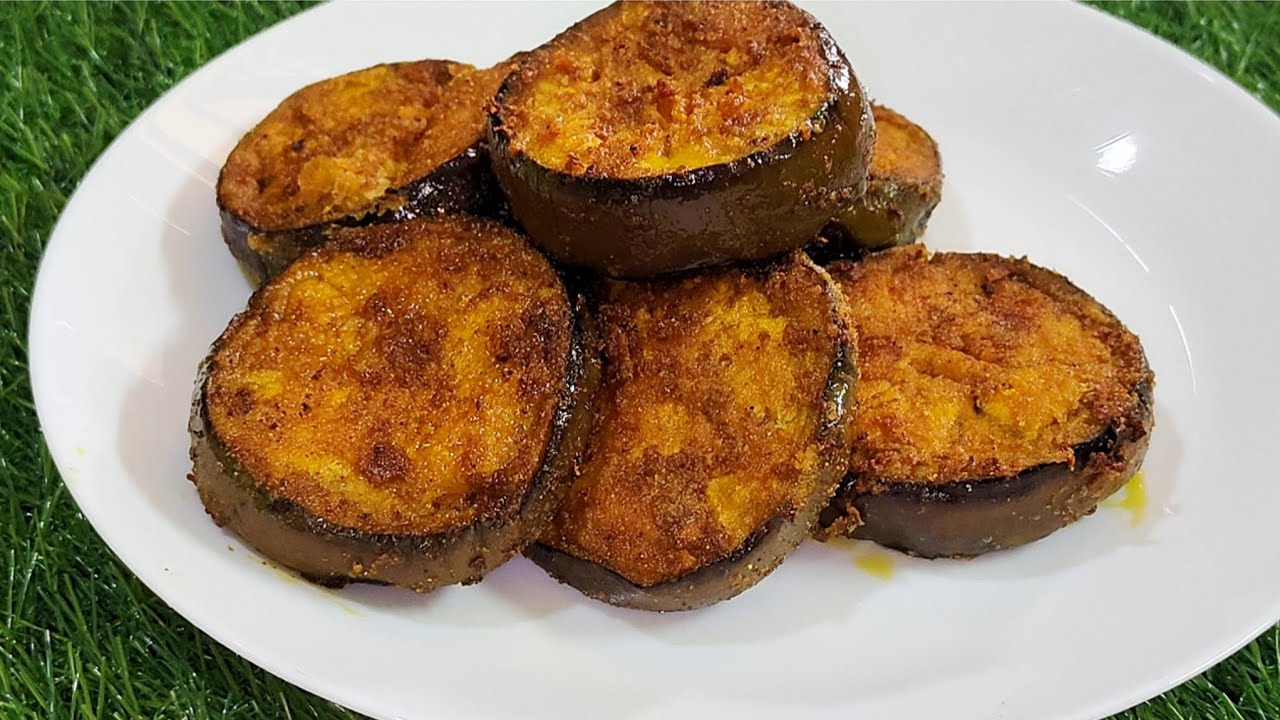 একদম নতুন স্বাদে মুচমুচে বেগুন ভাজা। Begun Vaja.Eggplant Fried . Bengali Eggplant Fried.