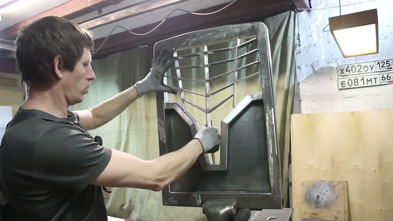 Покрасил старый капот МТЗ.