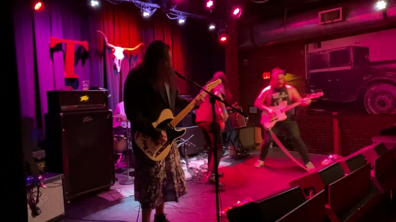 FAKE HANDS - Trash Tan @ Tractor Tavern (Oct. 17th, 2022)