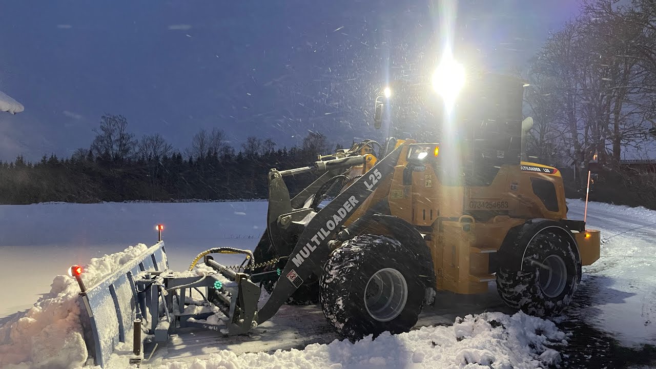 Snow clearing Sweden. Jan 2023. Multiloader L25.