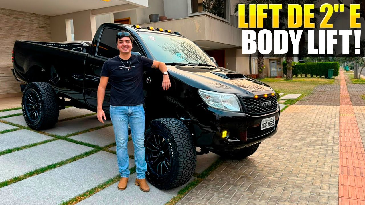 TOYOTA HILUX CABINE SIMPLES COM PNEU 35x12,5 R20 À VENDA!