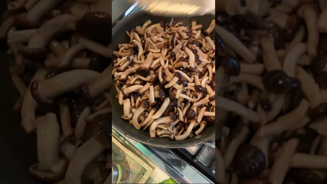 Funghi in padella! Un&rsquo;esplosione di sapori e profumi🤤 #shorts #funghi #foodlover#chiodini #mushrooms