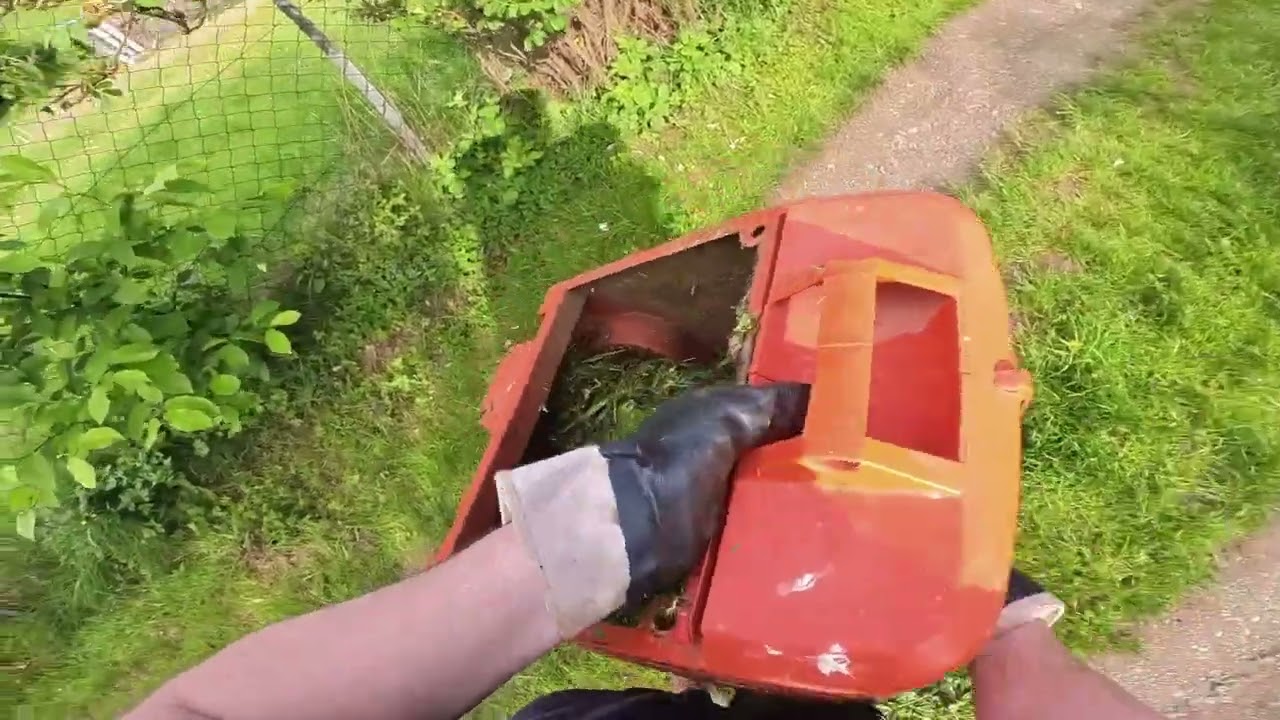 Der Rasenm&auml;hermann - action packend lawn mowing [Insta360Go]