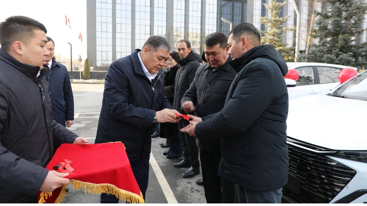 КАМЧЫБЕК ТАШИЕВ НАРЫН ОБЛУСУНУН МЕДИЦИНА ТАРМАГЫНА 20 АВТОУНАА ТАПШЫРДЫ...