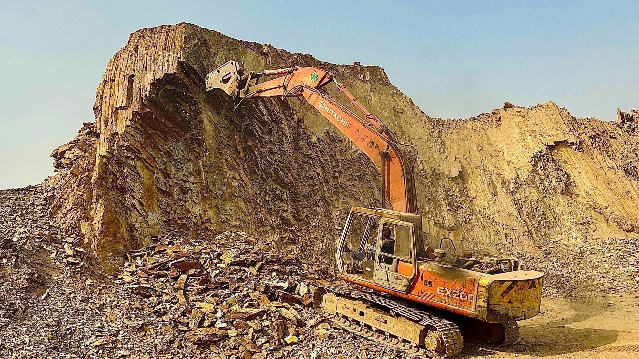 EXCAVATOR OPERATOR VIEW: Humming and Drilling in Action!” #excavators #stonemachinery #sand #mining