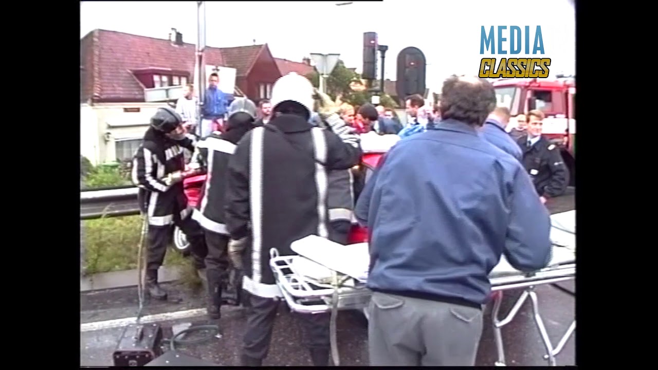 MediaTV Classics(1995): Inzittende bekneld na ongeluk Abraham van Rijckevorselweg Rotterdam
