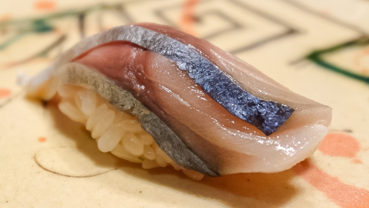 光物に愛を込める大将の美しすぎるおまかせにうっとり...予約が取れて信頼できる隠れた名店【すし つむぎ】