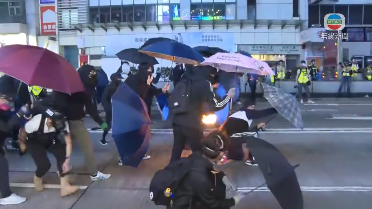 831太子站事件半年黑衣人堵路擲汽油彈 便衣警被追打曾舉槍-20200301-TVB News