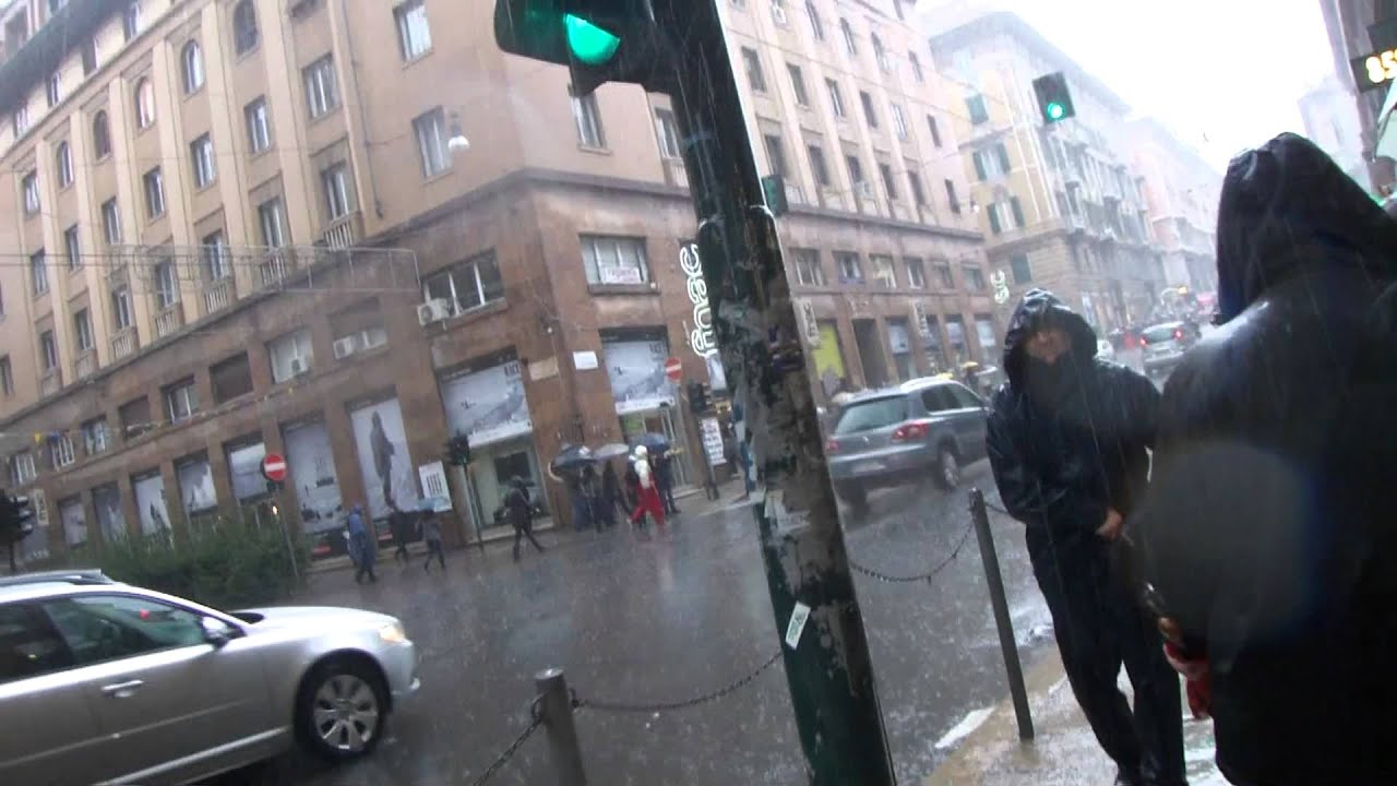Esondazione BISAGNO - Panico in via XX Settembre GENOVA