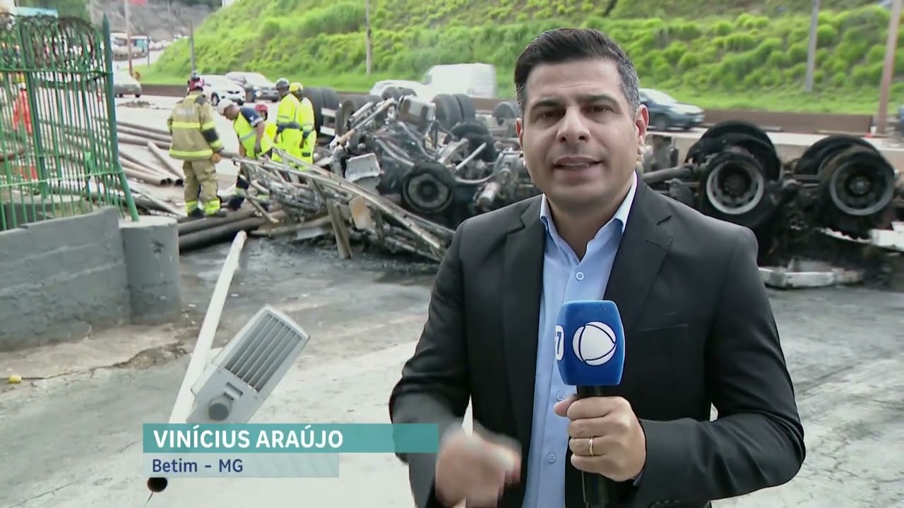 Polícia investiga causa de acidente que matou carreteiro em Betim (MG)