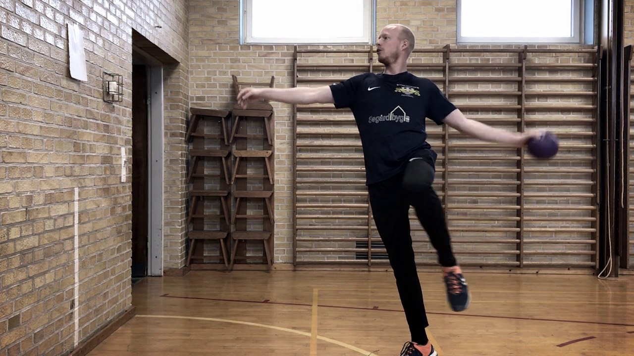 Team Nordschleswig - Faustball - Nr 8 - Der Aufschlag