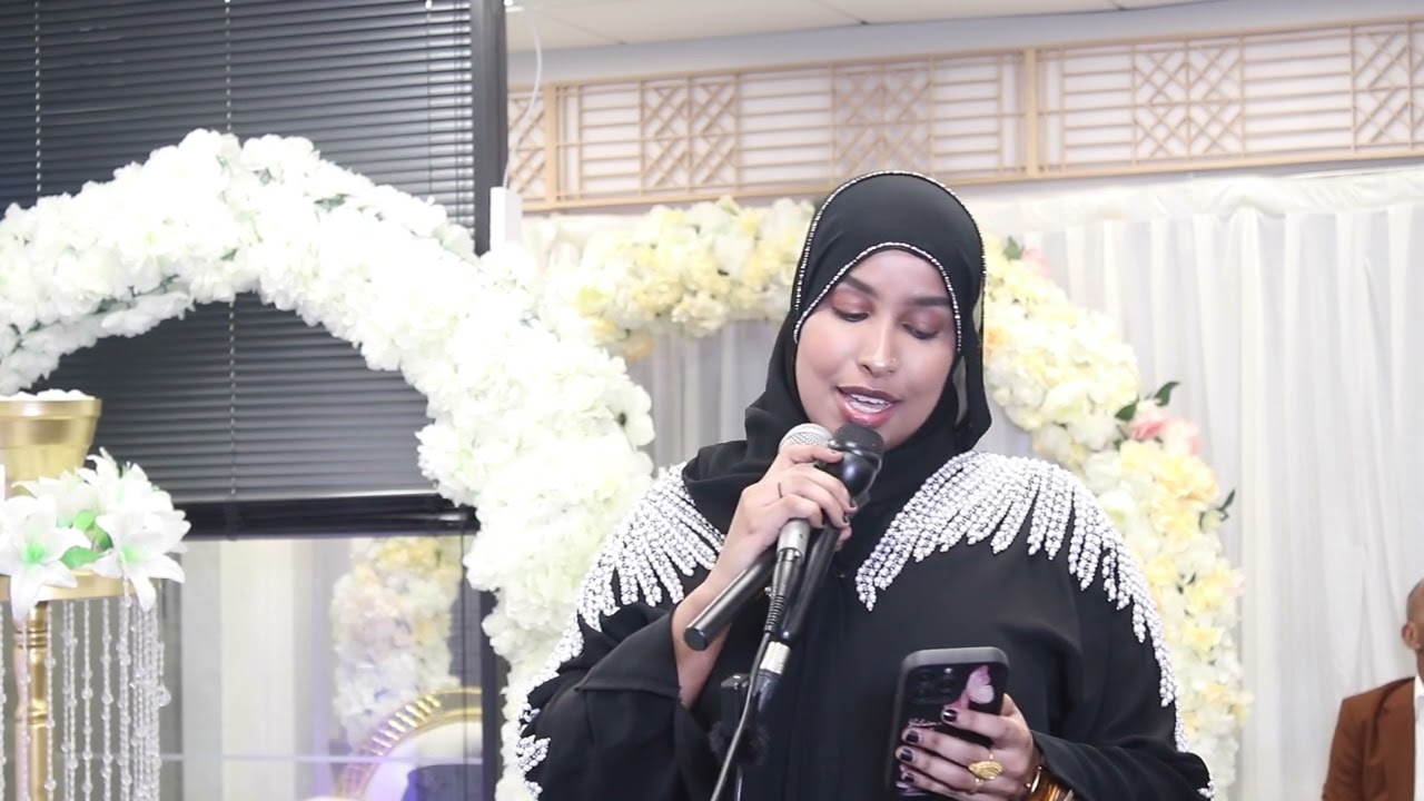 Abwaanad Maryan oo tix qiimo badan ka jeedisay xafladda soo dhoweynta Ex-Raisul wasaare Geeddi
