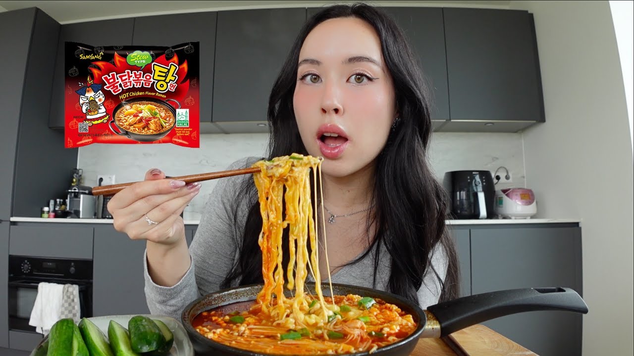 cheesy samyang spicy noodles *mukbang* (kelseylovespho noodles)