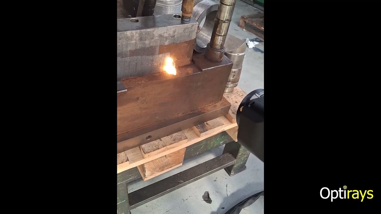Rimozione RUGGINE da uno stampo per plastica | Laser rust removal from mould – Optirays