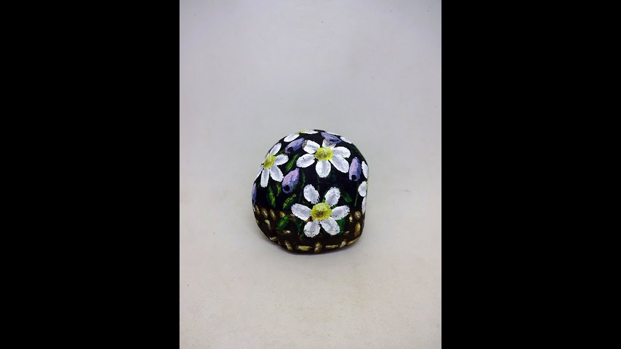 COMO PINTAR PIEDRAS CON MARGARITAS EN UN CESTO by Pedreta de Riu
