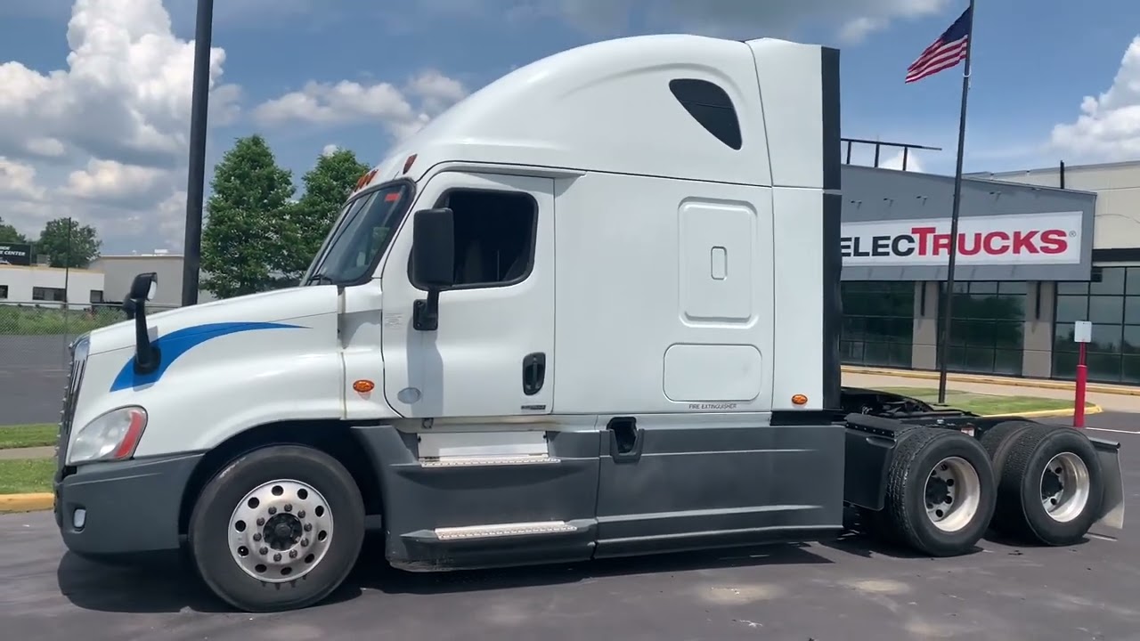 2017 Freightliner Cascadia 125 Evolution - #4939 Selectrucks of Cleveland