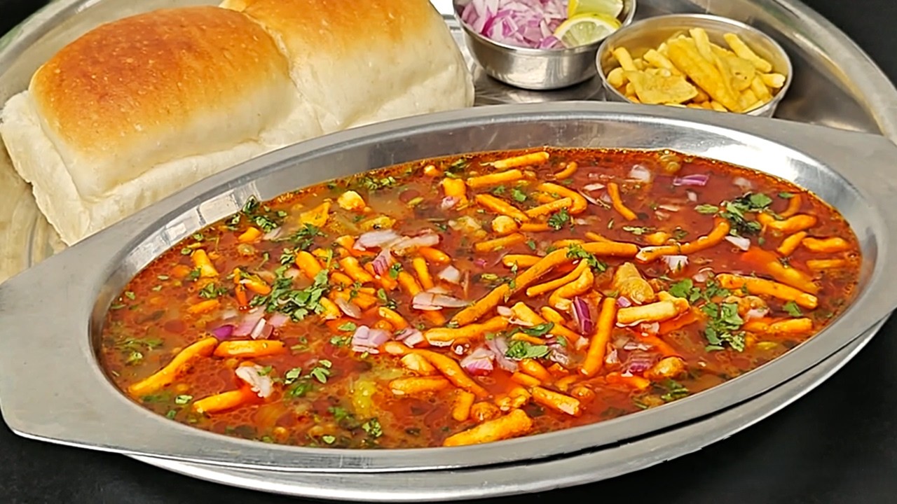 Mumbai Ka World Famous Missal Pav | मुंबई का वर्ल्ड फेमस मिसल पाव | Missal Pav Recipe