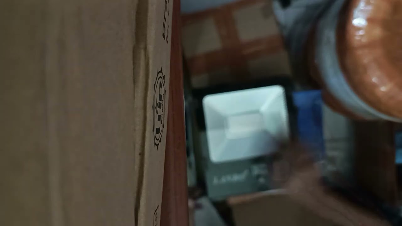 Lampu sorot kurang satu
