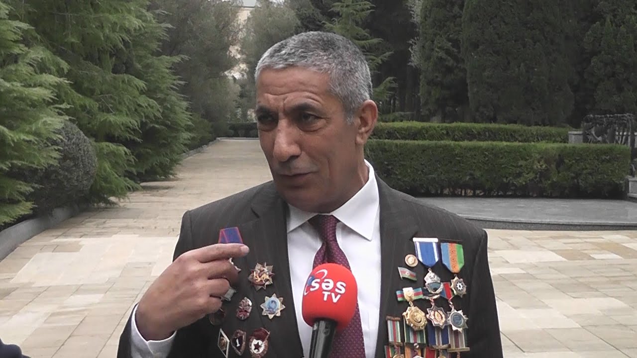 Siyavuş Novruzov medallarından danışdı